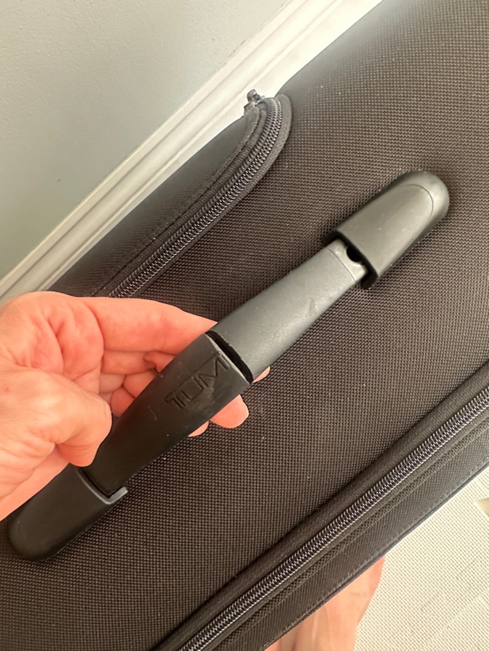 Tumi Black Rolling Business Carry-On with Front Organizer - Picture 13 of 14